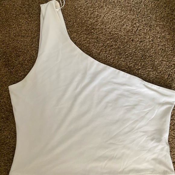 One shoulder crop - Picture 2 of 4